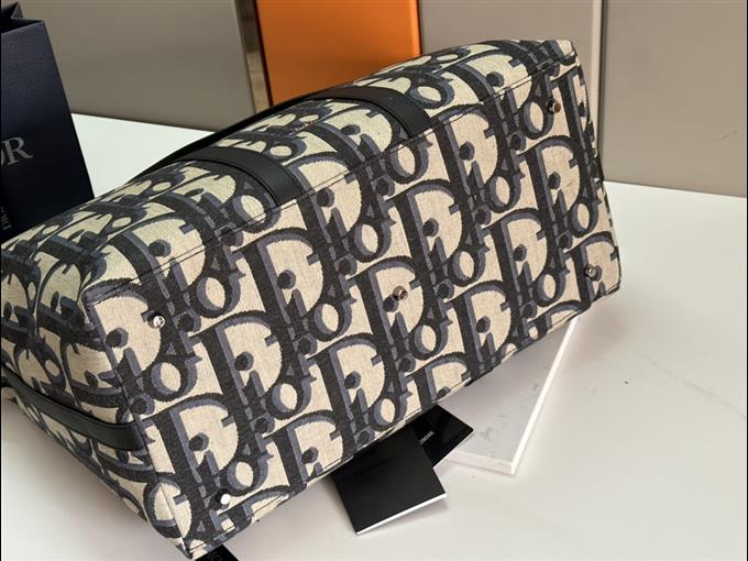 2025228Y 700P203146828